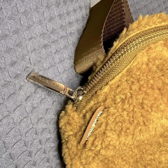 NWT! Lululemon Everywhere Fleece Belt Bag Burnt Caramel - Picture 13 of 14